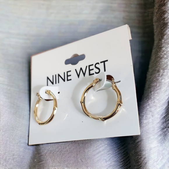5/15 NWT Nine West Bamboo style Hoop Earrings - Picture 3 of 4
